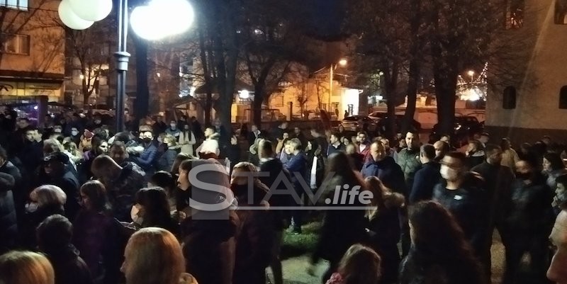 Paljenje badnjaka u 17 sati u dvorištu crkve Svete Trojice u Leskovcu