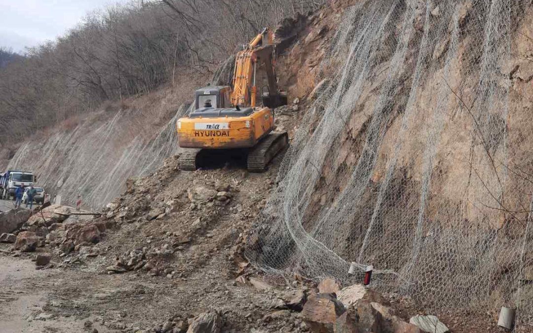 JEDNA TRAKA PUŠTENA ZA SAOBRAĆAJ