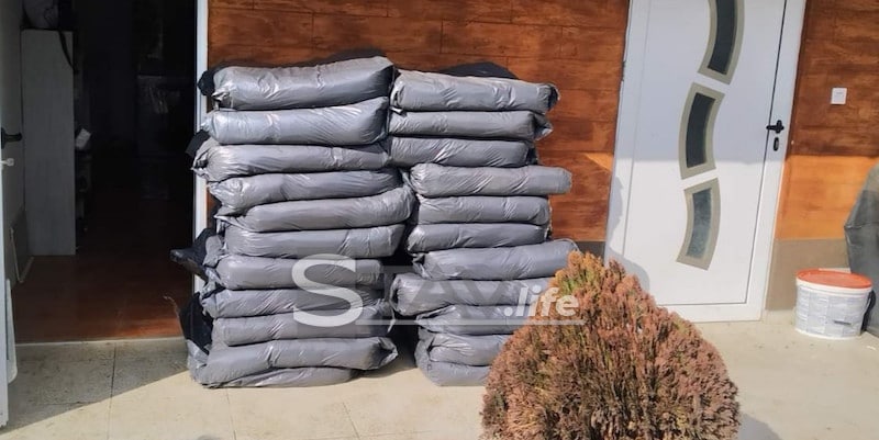 UHAPŠEN SA 467 KILOGRAMA REZANOG DUVANA