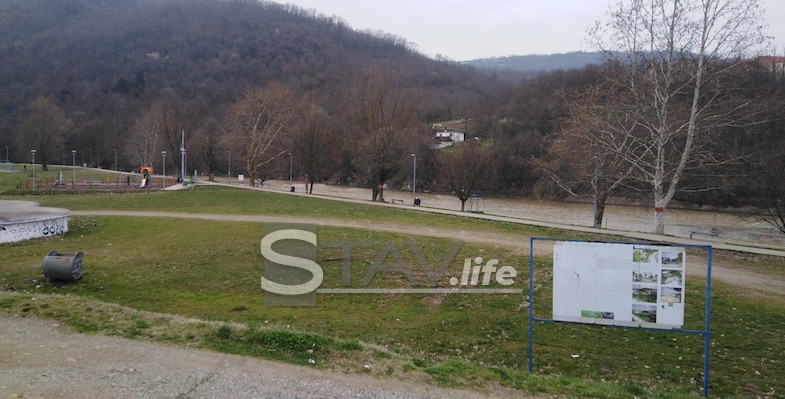 VLASOTINČANI I DALJE BEZ VODE, CRPNA STANICA SE JOŠ ČISTI