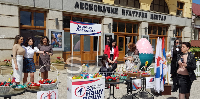 FORUM ŽENA I AKTIVISTI SNS-a  PODELILI PET HILJADA USKRŠNJIH JAJA