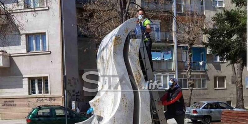 MRLJE NA SPOMEN-ČESMI NASTALE SU ZBOG SPECIFIČNOG MATERIJALA
