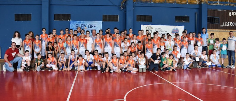 PODELJENE MEDALJE I ZAHVALNICE POVODOM 20 GODINA POSTOJANJA KK „PLAY OFF“