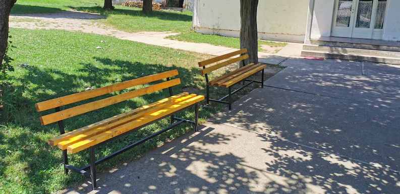 TRIDESET KLUPA ZA VLASOTINČANE