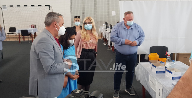 DOKTORKA SANADE U POSETI VAKCINALNOM PUNKTU U LESKOVCU