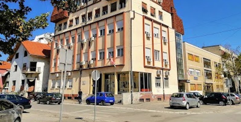 OBIJENA ZGRADA RFZO-a U LESKOVCU, ODNETI SAMO BENSEDINI