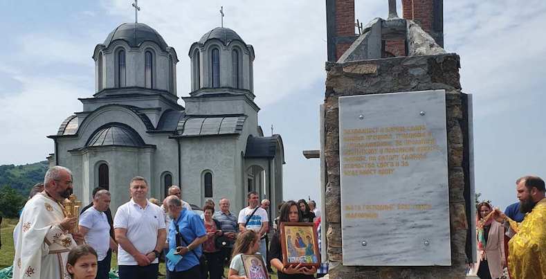 MAROVČANI PODIGLI SPOMENIK PALIM BORCIMA