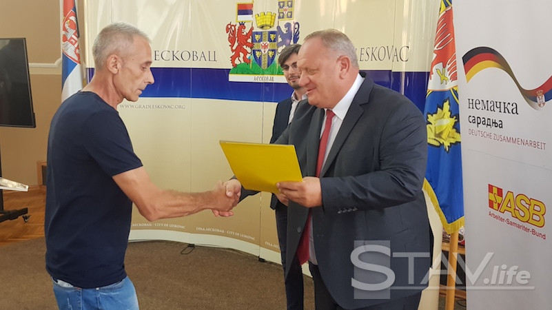 Bespovratna pomoć za 12 ugroženih porodica