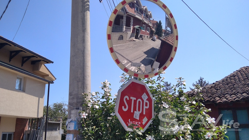 Gotovo svakog dana strada neki saobraćajni znak