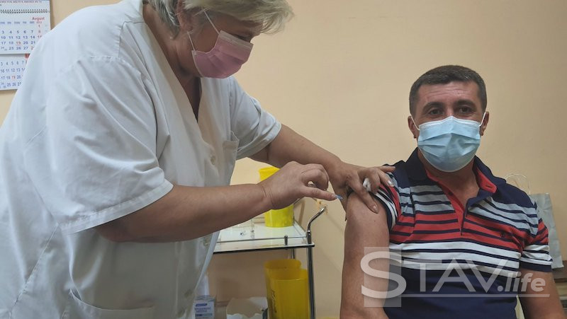 Predsednik opštine Vlasotince primio treću dozu vakcine – poziva građane na imunizaciju