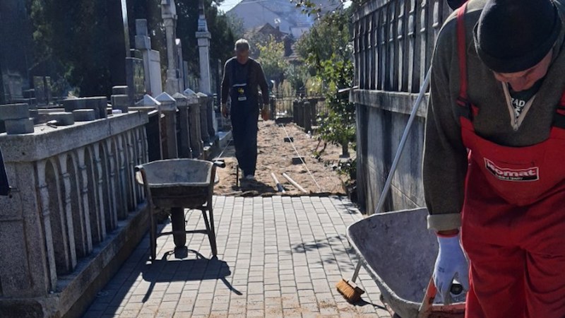 Uređuju se staze na Svetoilijskom i Špitaljskom groblju