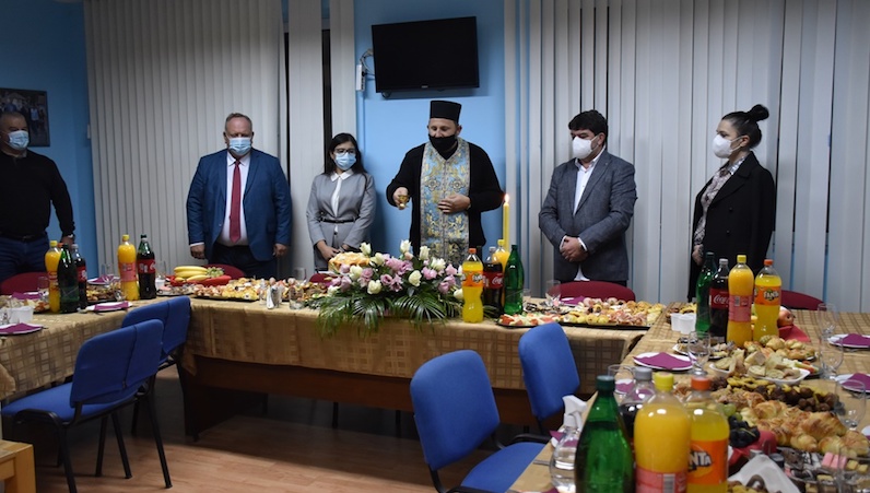 SNS u Leskovcu obeležio krsnu slavu, zbog epidemiološme situacije uz mali broj članova