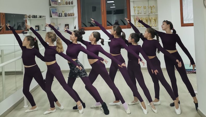 Deca iz  Kreativnog studija „Avangarda“ na međunarodnom takmičenju u plesu