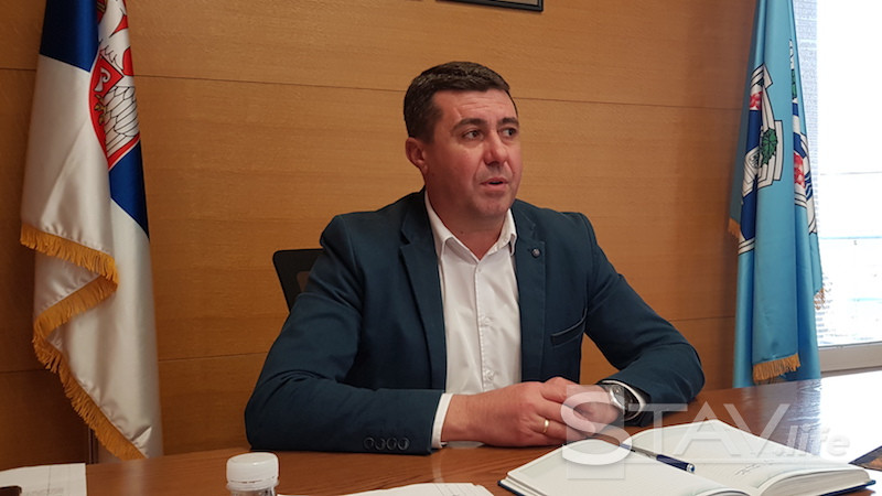 Predsednik opštine Vlasotince čestitao prvacima polazak u školu