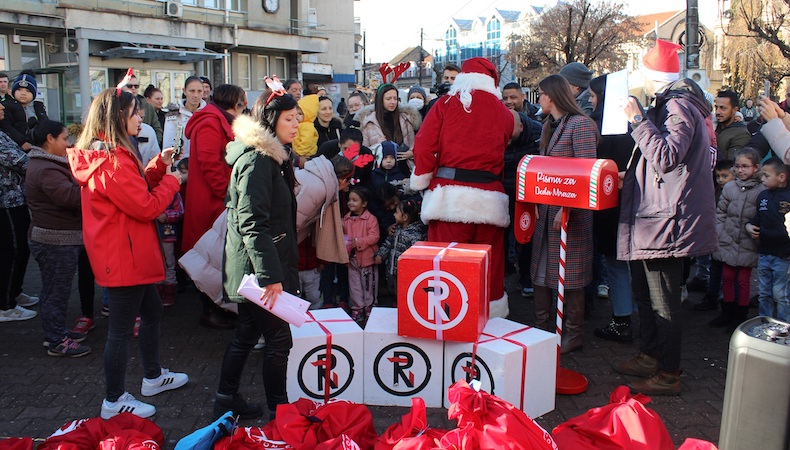 Fondacija Novaka Đoković obezbedila 30 paketića za mališane u Vlasotincu