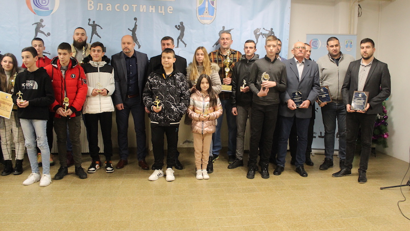 Dodeljene  nagrade najboljim sportistima u Vlasotincu za 2021.godinu