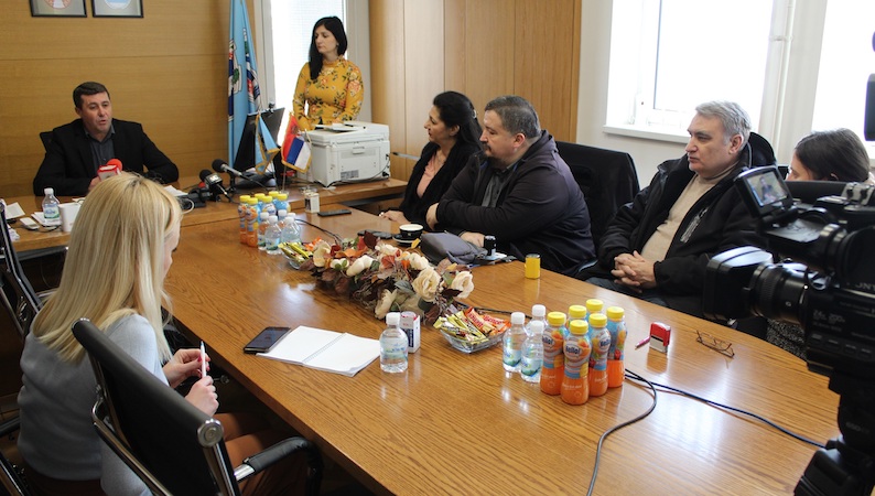 Uručeni ugovori dobinicima sredstava na medijskom konkursu u Vlasotincu