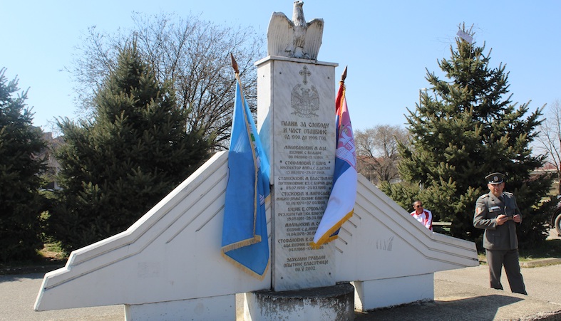 Godišnjica NATO bombardovanja obeležena u Vlasotincu