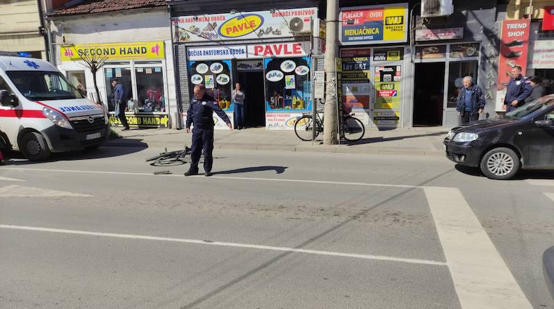 Lakše povređen dečak koga je udario automobil