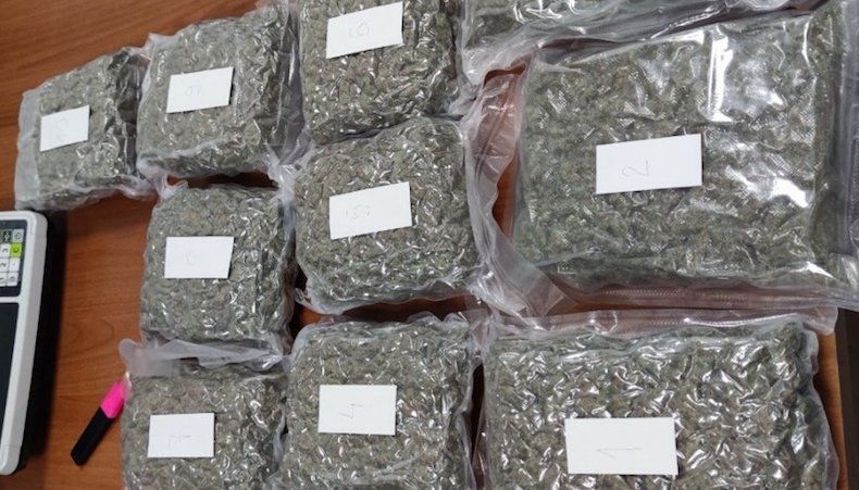 Krili 5,4 kilograma marihuane  u koferu