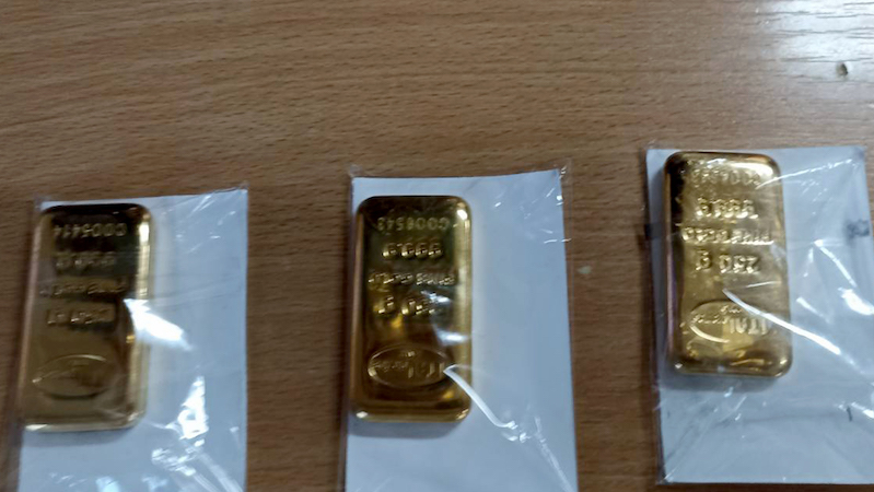 U džepovima krijumčario 750 grama zlata