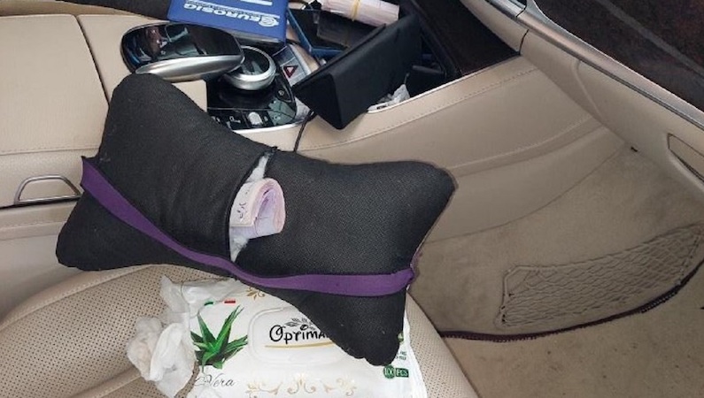 Neprijavljeni evri u pregradi za naočare