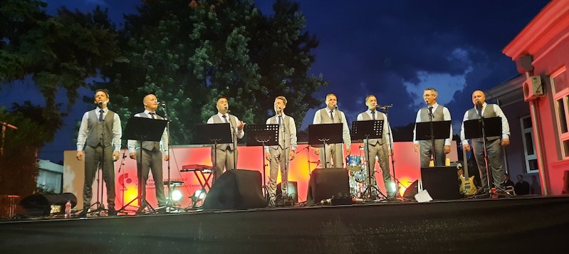 Kiša nije omela brojnu publiku da uživa u koncertu Libera