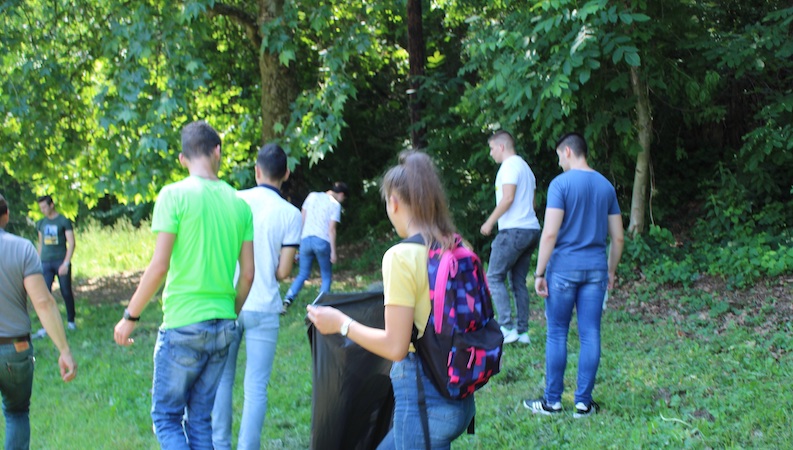 Čišćenjem turističkih lokaliteta Vlasotinčani obeležavaju Dan zaštite životne sredine