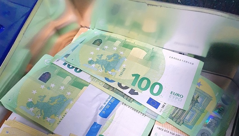 Torba sa hranom puna deviza