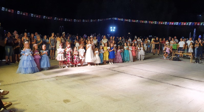 Velika princeza Karnevala je Jelena Milenković, mala Mila Jović