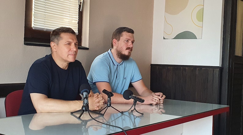 Mitrović – Karleuša se u ovome oseća kao riba u vodi, novinari ostali bez odgovora na pitanja