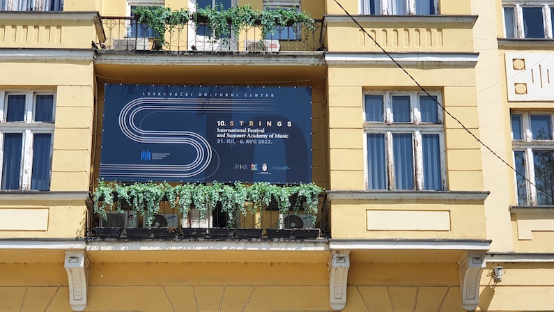 10. STRINGS – Brojni koncerti, izložbe fotografija i kompozicija komponovana za ovu priliku (video)
