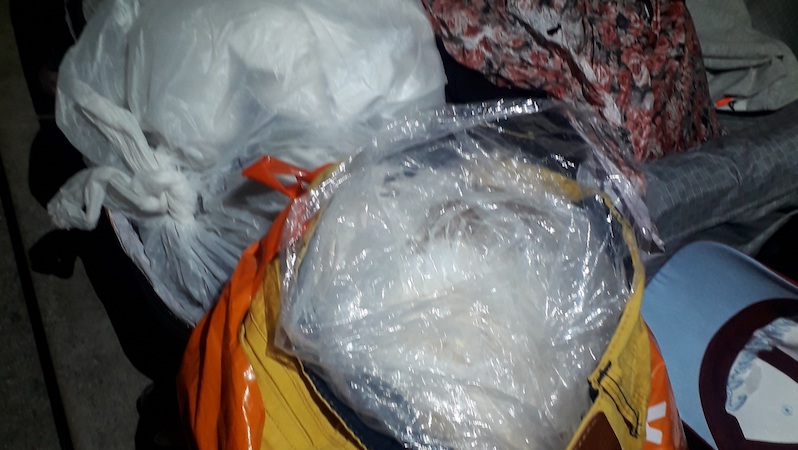 Drogu sakrivali u nogavicama