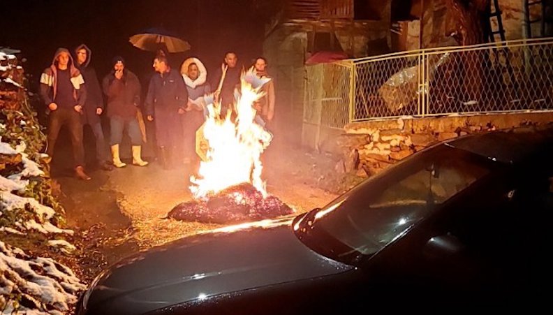 Rasturena barikada meštana Dadinca kod prostora za izgradnju MHE