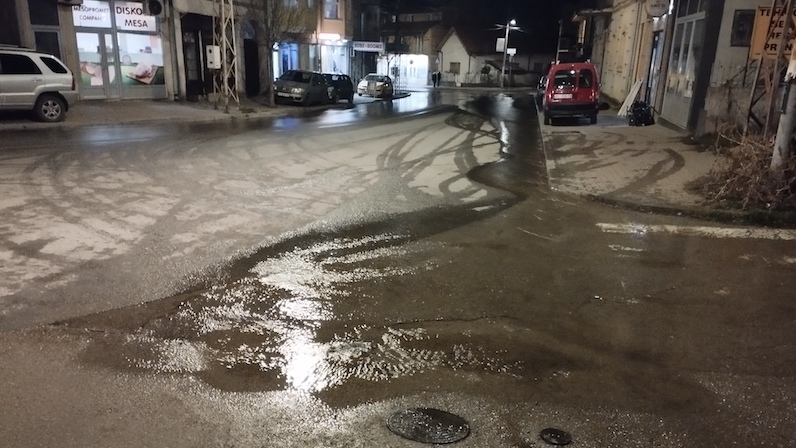 Deo Vlasotinca do sutra bez vode zbog havarije na cevovodu