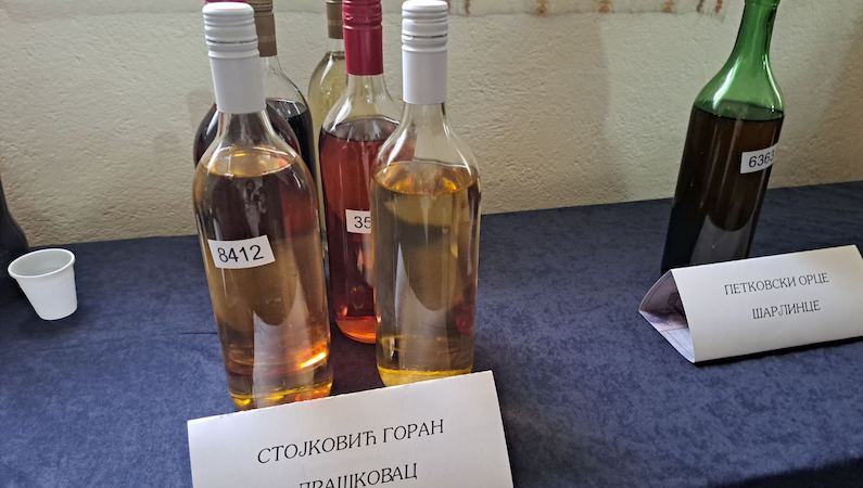 Otvorena prva izložba vina i rakija