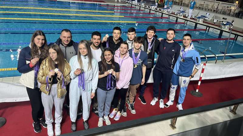 Plivački klub Leskovac doneo 19 medalja sa takmičenja Serbija Open