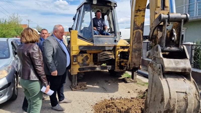 Radi se vodovodna mreža od Donje Jajine do Gornje Jajine i Palikuće