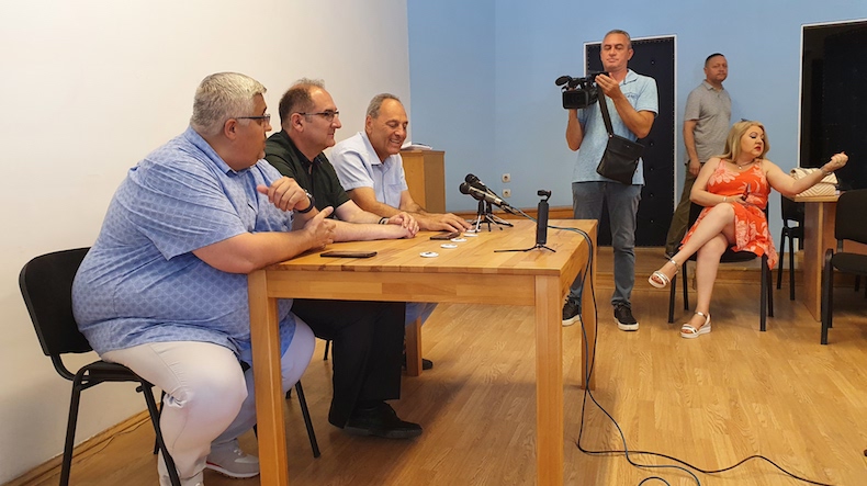 Cakić – Direktor Vodovoda je dao ostavku zato što je nekim privrednicima tražio da plate svoje račune za vodu