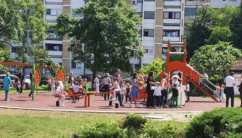 Novo dečje igralište u cenetru Leskovca, urediće se još četiri igrališta