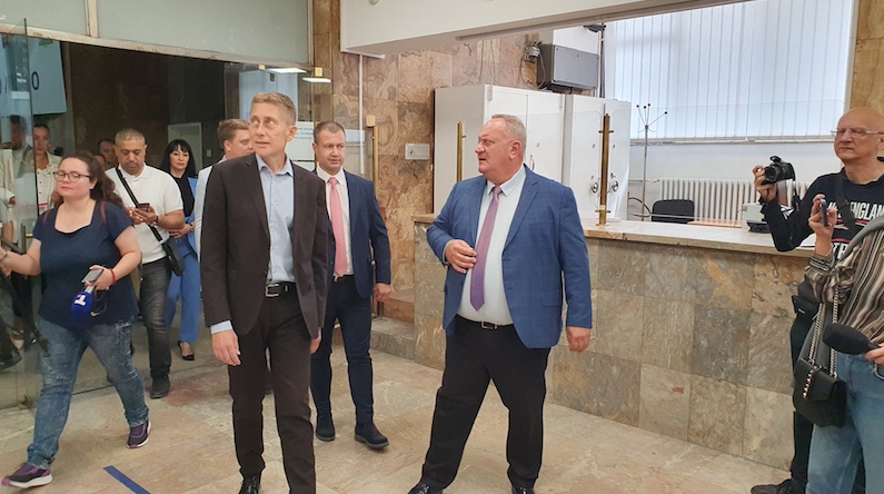 Ministar Martinović donirao 20 laptopova jedinstvenom upravnom mestu i obišao crkvu Sveta Petke u Rudaru