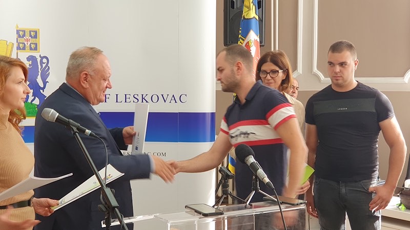 Donacija za 25 Leskovčana od Helpa i grada Leskovca