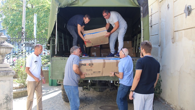 Oko 3.000 knjiga vlasotinačkoj biblioteci poklonila Vojna bolnica iz Niša