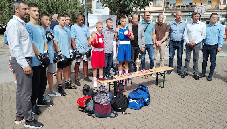 Davor Štefanek otvorio drugi Mali sajam sportova u Vlasotincu