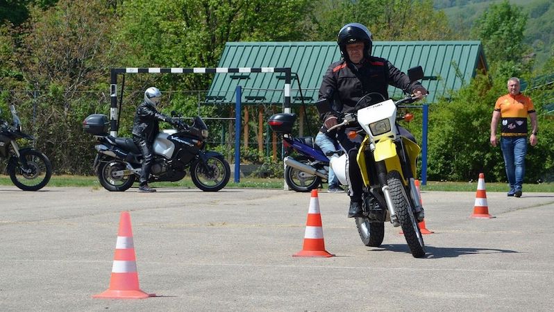 Trening bezbedne vožnje za motocikliste i mopediste u ponedeljak na platou ispred TŠ „Rade Metalac“
