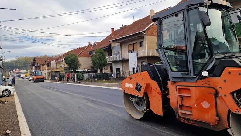 Završavaju se radovi u ulicama „Prvomajska“ u Leskovcu i „Milutina Smiljkovića“ u Donjem Stopanju
