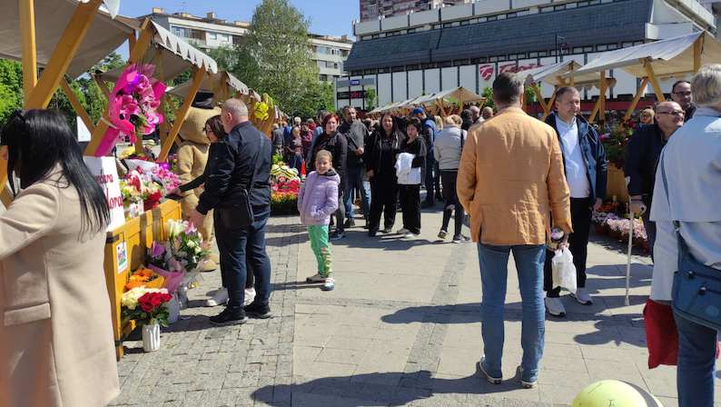Na trgu u Leskovcu održan Sajam meda i cveća