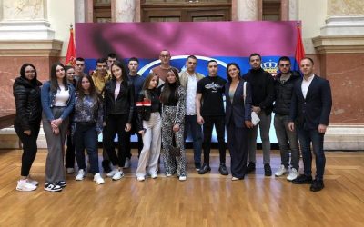 Učenici srednje Ekonomske škole iz Leskovca i volonteri Kancelarije za mlade posetili Narodnu skupštinu Srbije