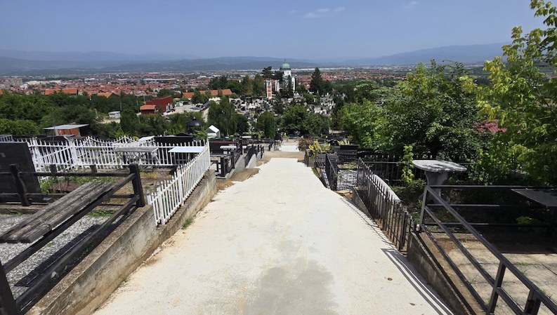 Završeno uređenje staza na Svetoilijskom groblju