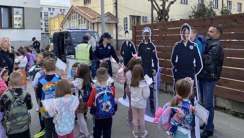 Druženje mališana i pripadnika policije